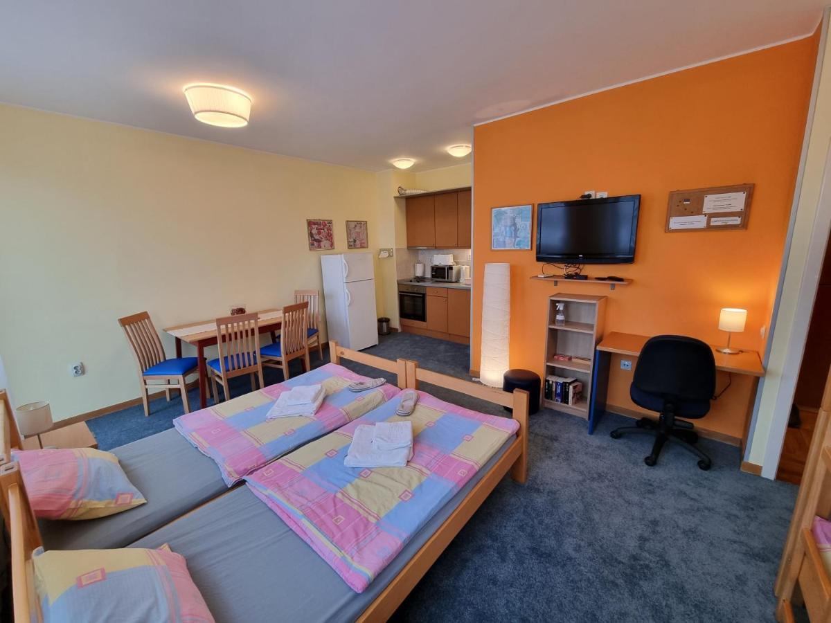 Spirit Hostel And Apartments Beograd Ngoại thất bức ảnh