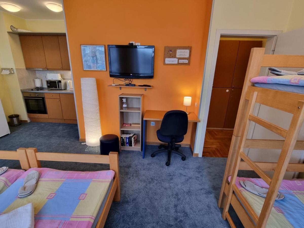 Spirit Hostel And Apartments Beograd Ngoại thất bức ảnh